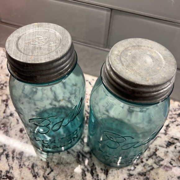 Vintage Ball Perfect Mason Jars with Lids - Picture 2 of 9